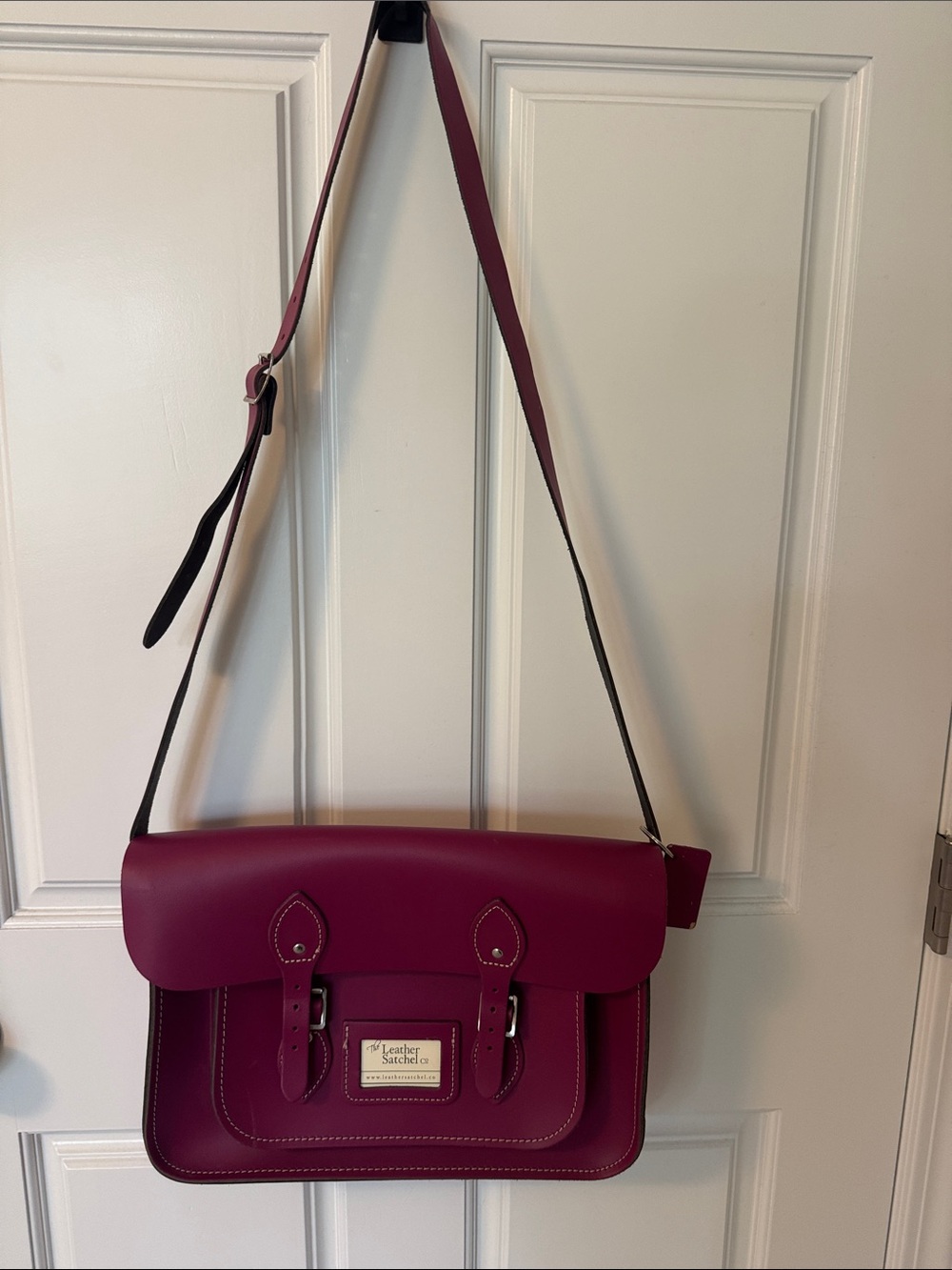 The Leather Satchel Co. Women's Leather Satchel in Magenta - Classic Crossbody
